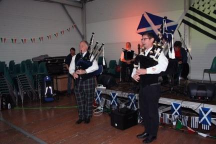 K5 Scottish Ceilidh Band pour la marche d'ouverture