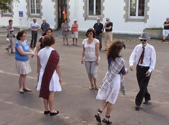 Groupe de danseurs écossais